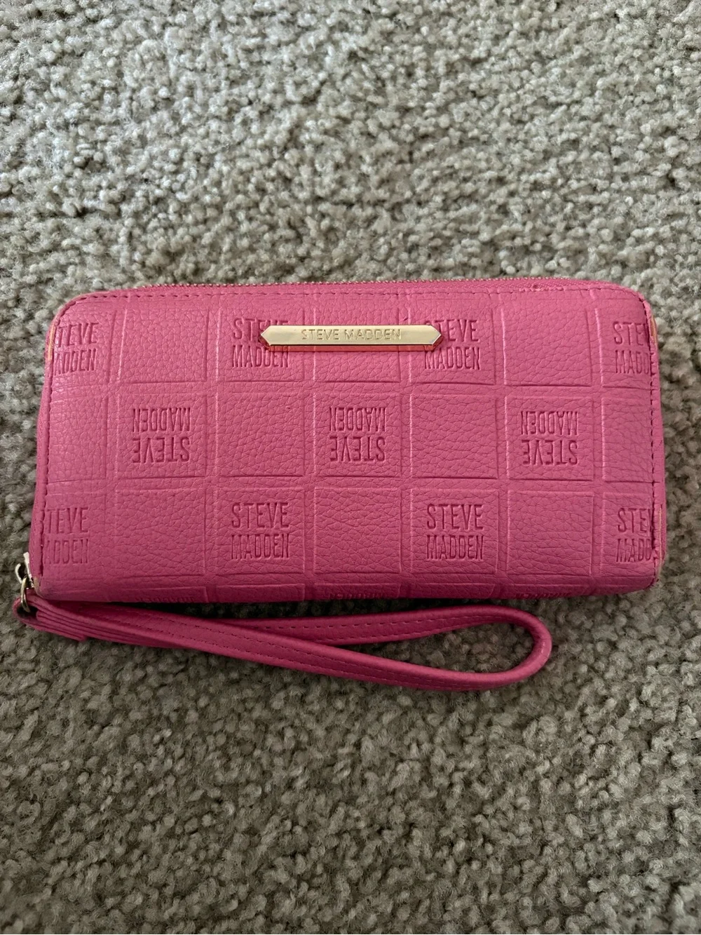 Steve Madden Rose Pink Zip-Around Wristlet Wallet 💕